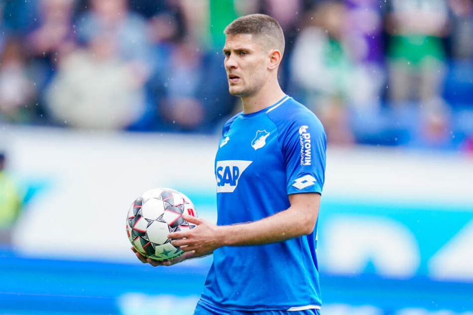 Auch Stürmer Andrej Kramarić, um den es zuletzt Wechselgerüchte gegeben hatte, stand zum Trainingsauftakt auf dem Platz. (Archivbild)