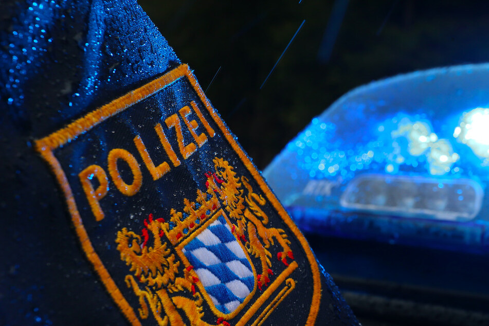 Überfall auf Discounter: Polizei sucht Täter und seine Komplizin