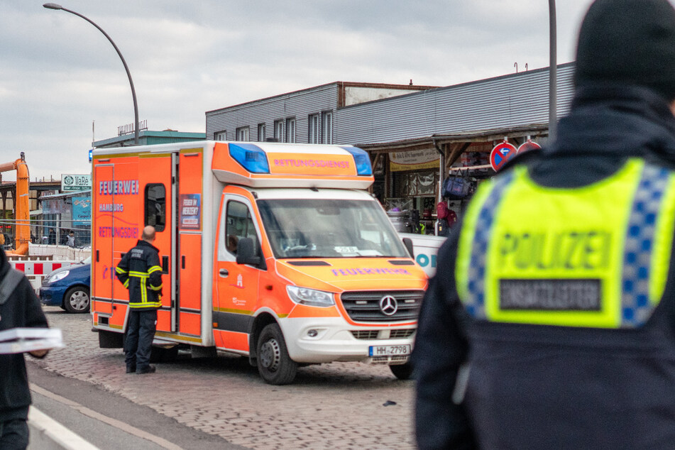 Polizei und Krankenwagen rückten zum Einsatzort in der Billstraße aus.