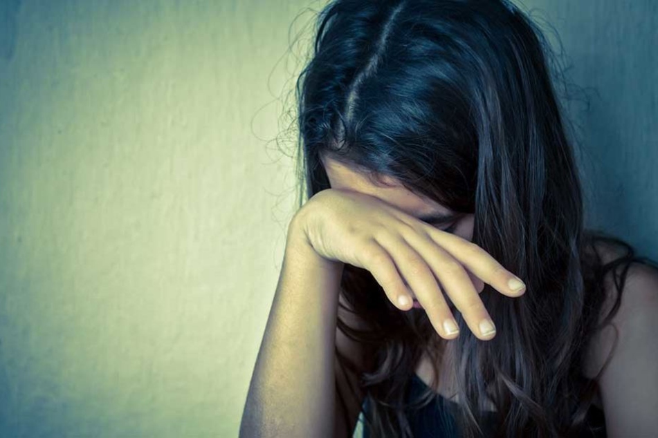 Dreimal wurde das Mädchen von dem Sextäter missbraucht (Symbolbild).