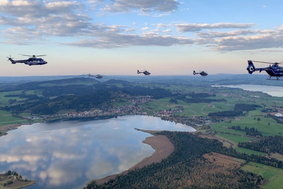Die Hubschrauber kamen nach einem mehrtägigen Übungsflug in Rostock-Laage an.