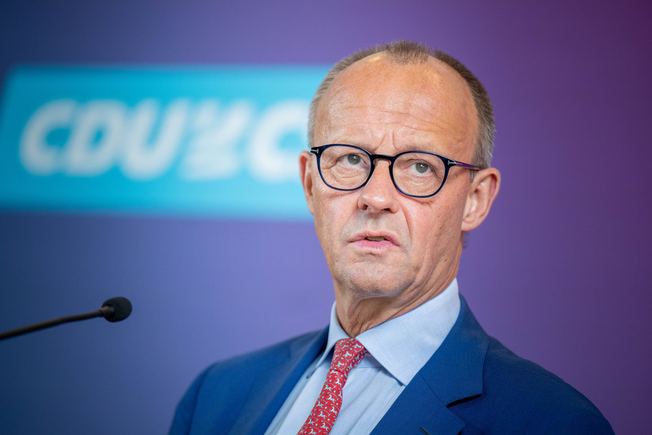 CDU-Chef Friedrich Merz (67) hat beim Fernsehsender "Welt" den Leistungsbezug von abgelehnten Asylbewerbern kritisiert. (Archivbild)