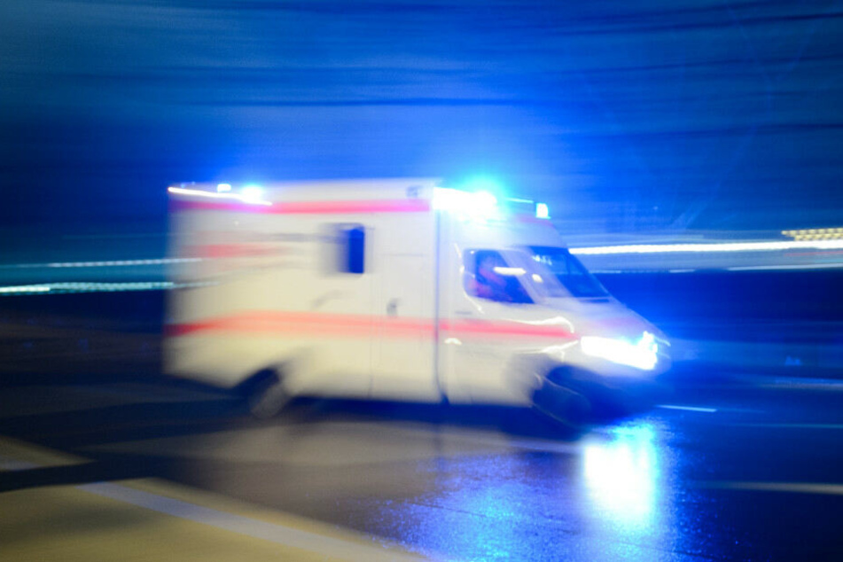 Der Mann kam mit Kopfverletzungen in ein Krankenhaus. (Symbolbild)