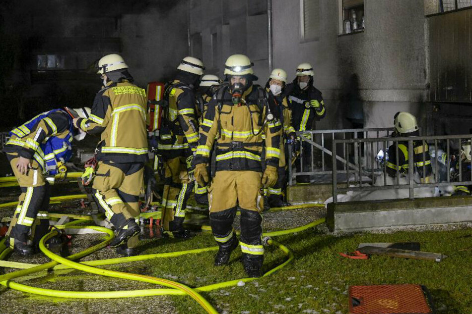 München: Kellerbrand in Mehrfamilienhaus: 56 Personen um 4 Uhr morgens evakuiert