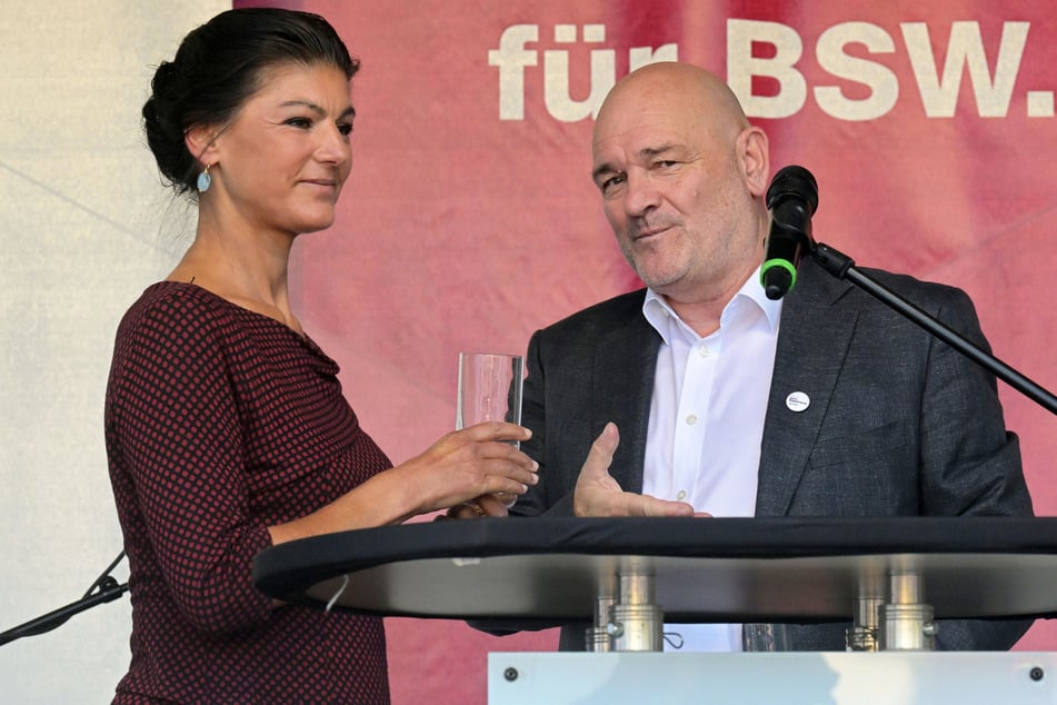 Auf dem Luisenplatz in Potsdam sprach neben Sahra Wagenknecht (55) auch der BSW-Spitzenkandidat in Brandenburg Robert Crumbach (61).