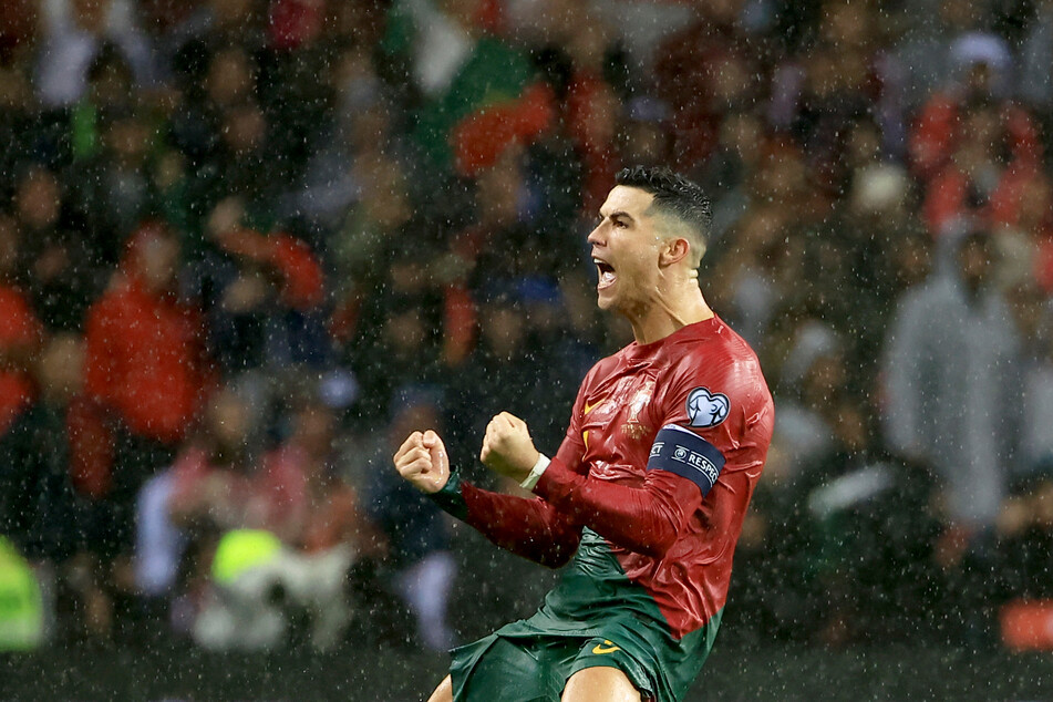 Mit zwei Toren gegen die Slowakei schoss Cristiano Ronaldo (38) die Portugiesen zur EM.