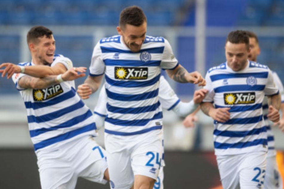 Erst 15 Sekunden auf dem Platz und schon das erste Tor, Boris Tashchy schoss das 2:0 für Duisburg.