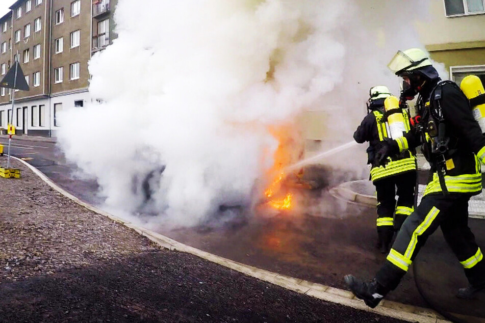 Die TV-Sendung "112: Feuerwehr im Einsatz" zeigt die Chemnitzer Feuerwehr bei der Brandbekämpfung.