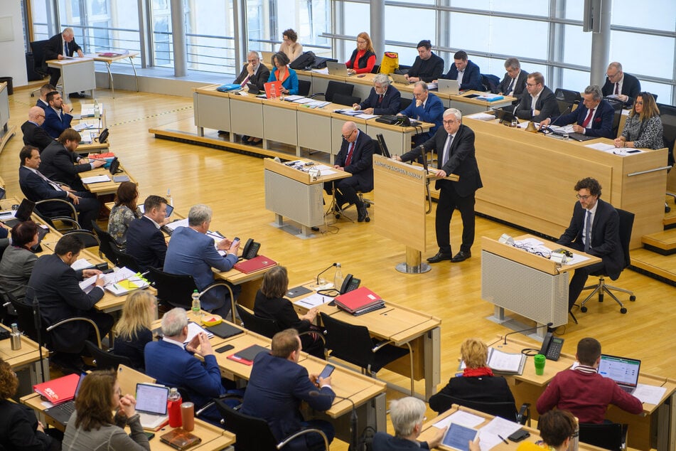 Eine Debatte ist am Donnerstag im Landtag in Magdeburg aus dem Ruder gelaufen. (Archivbild)
