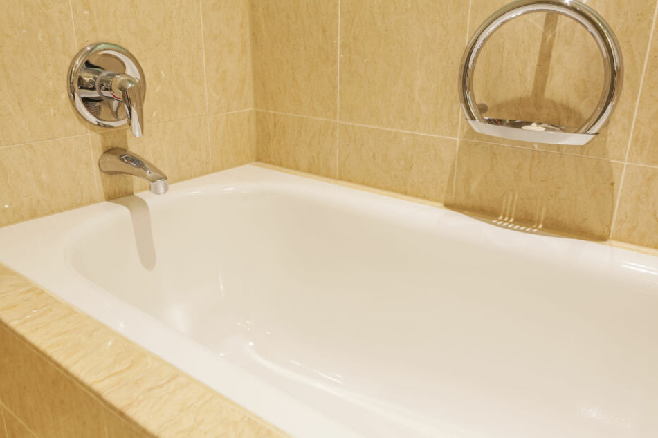 Ein elf Jahre altes Mädchen ist vermutlich durch einen Stromschlag in der Badewanne ums Leben gekommen. (Symbolbild)