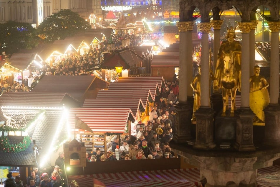 Sollten die Politik und Veranstalter des Magdeburger Weihnachtsmarkts keine Lösung finden, bleiben die Buden dieses Jahr geschlossen. (Archivbild)