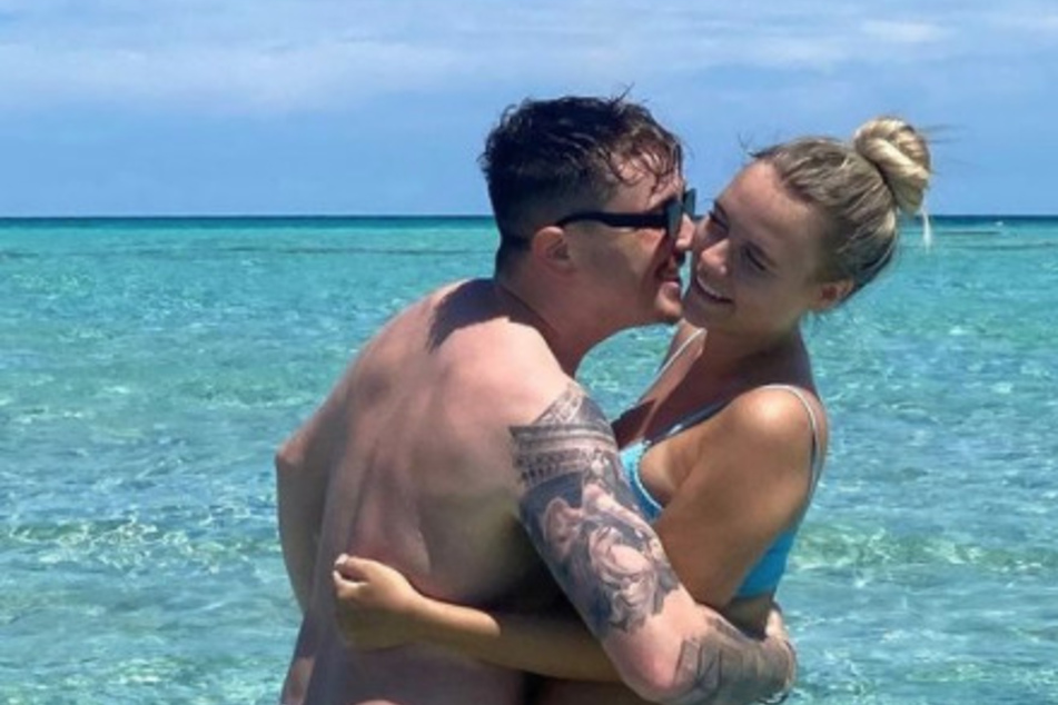 Dagi Bee (bürgerlich: Dagmar Kazakov, 26) ist schwanger. Der werdende Vater Eugen Kazakov (27) freut sich.