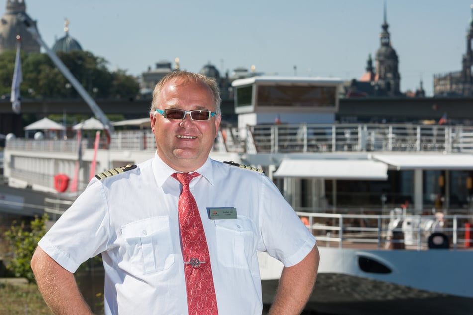 Kapitän Vaclav Ber (62) geht davon aus, dass der Kreuzer noch wochenlang festsitzt.