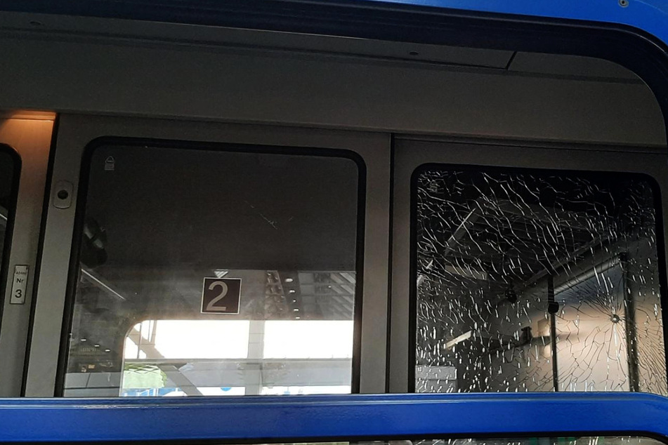 Zug in Leipzig beschossen: Die Kugel drang sogar durchs Fenster!