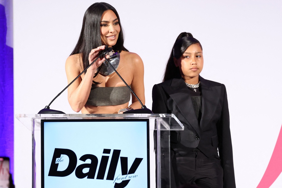 Kim Kardashians (43, l.) Tochter North (10, r.) will offenbar schon in jungen Jahren als Unternehmerin durchstarten.