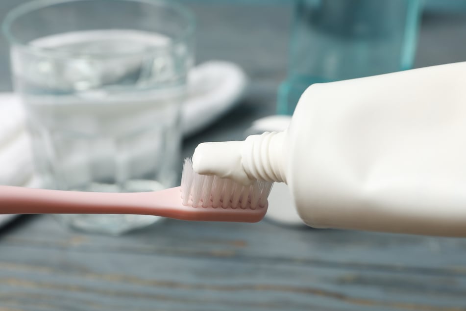 Fluoriden wird nachgesagt, schädlich zu sein - allerdings nur in großen Massen, wie etwa einer ganzen Tube Zahnpasta auf einmal (Symbolfoto)