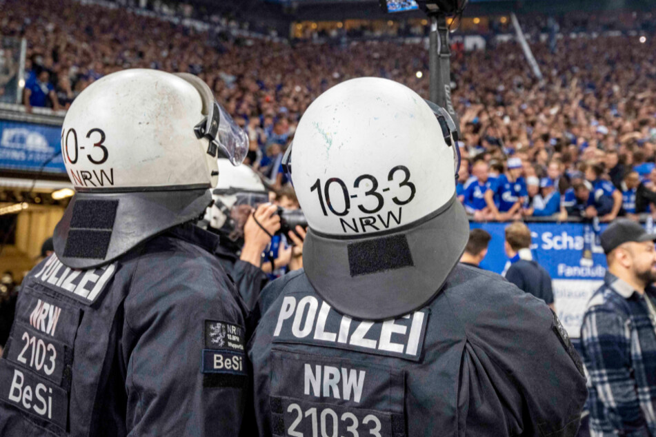 Schalke-04-Tribünendrama: Fan verklagt Security nach Todesangst im Block