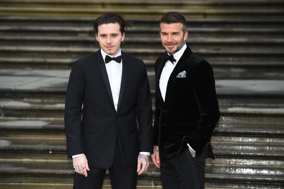 Zwischen Brooklyn Beckham (26, l.) und seinem Vater David Beckham (50) herrscht derzeit eisige Stille.
