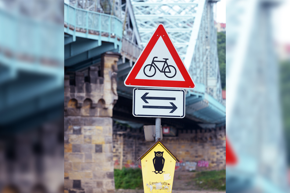 Dieses unscheinbare gelbe Schild verbietet Autofahrern eigentlich das Weiterfahren.