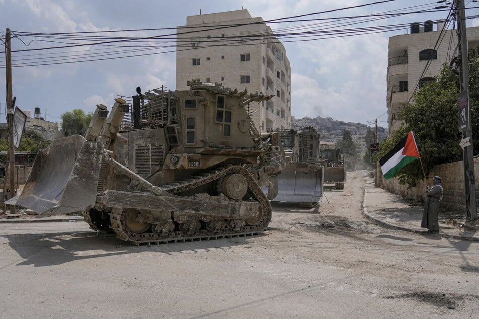 Israels Armee rückte nicht nur mit Panzern im Gazastreifen vor, sondern auch mit Bulldozern.