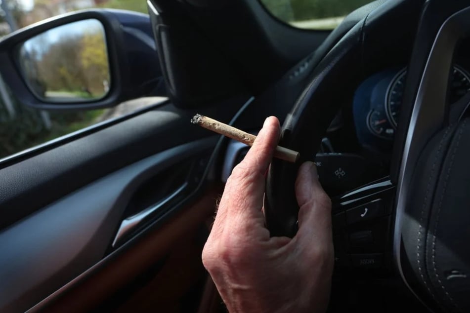 Hohe THC-Werte am Steuer können Autofahrer auch nach der Cannabis-Legalisierung den Lappen kosten. (Symbolfoto)