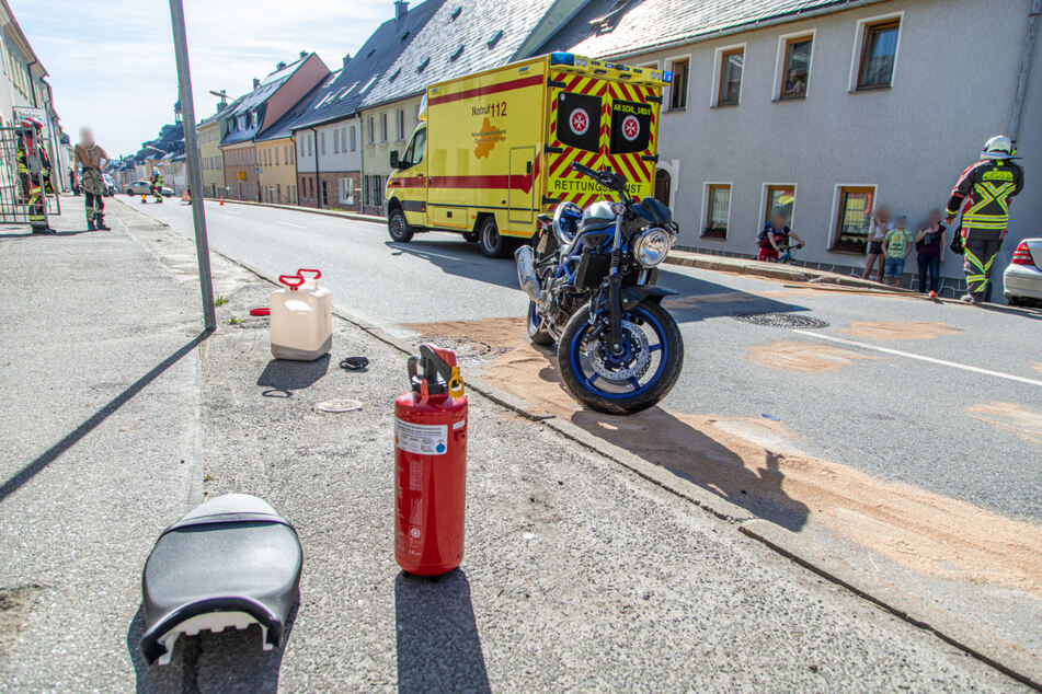 Die Straße musste wegen auslaufender Betriebsmittel gesperrt werden.