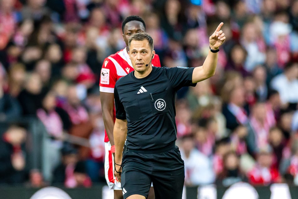 Schiri Robert Hartmann (47) und Energie Cottbus begegneten sich vor wenigen Monaten bei einem legendären Spiel der 3. Liga.