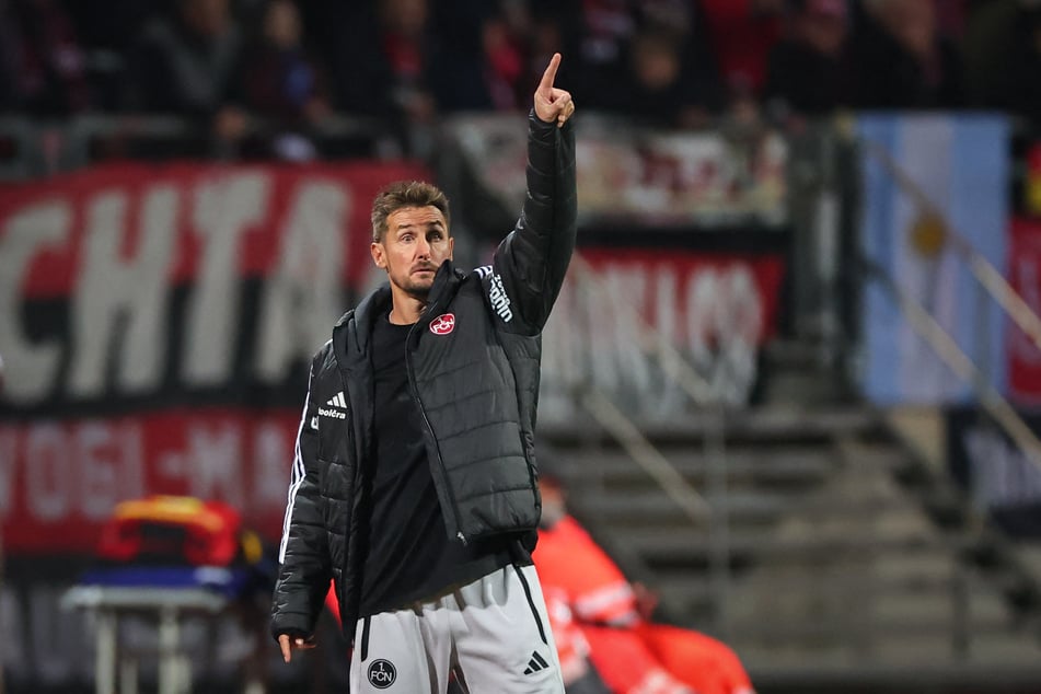Club-Coach Miroslav Klose (48) sieht in Cottbus eines der schwersten Spiele.