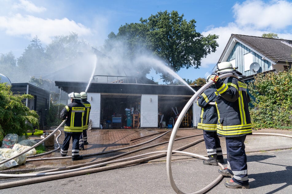 In Niedersachsen ist am Samstag ein Haus in Brand geraten.