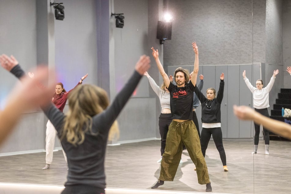 Tony Schwadtke (26) beim Training im Saal des Tanzzentrums Dresden.