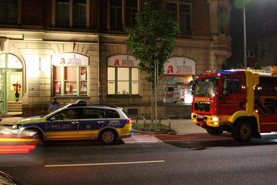 Polizei, Feuerwehr und Apotheken-Mitarbeiter kümmerten sich um das Schlimmste, nun muss eine Fachfirma ans Werk.