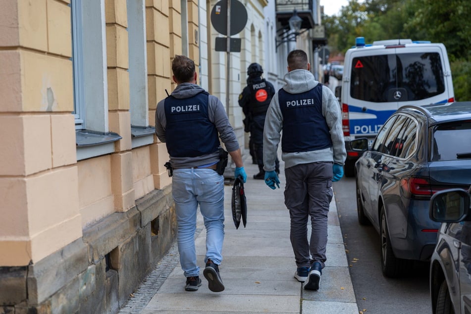 Bei der Razzia waren viele Polizisten im Einsatz.