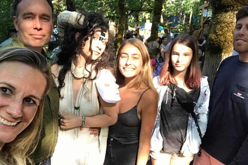 Jessica Share (links) und ihr Freund Aaron Long (rechts daneben).