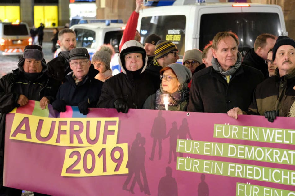 Das Demokratiebündnis "Aufruf 2019" initiierte die Zusammenkunft unter dem Motto "Für ein weltoffenes Leipzig, für ein demokratisches Sachsen, für ein geeintes Europa."