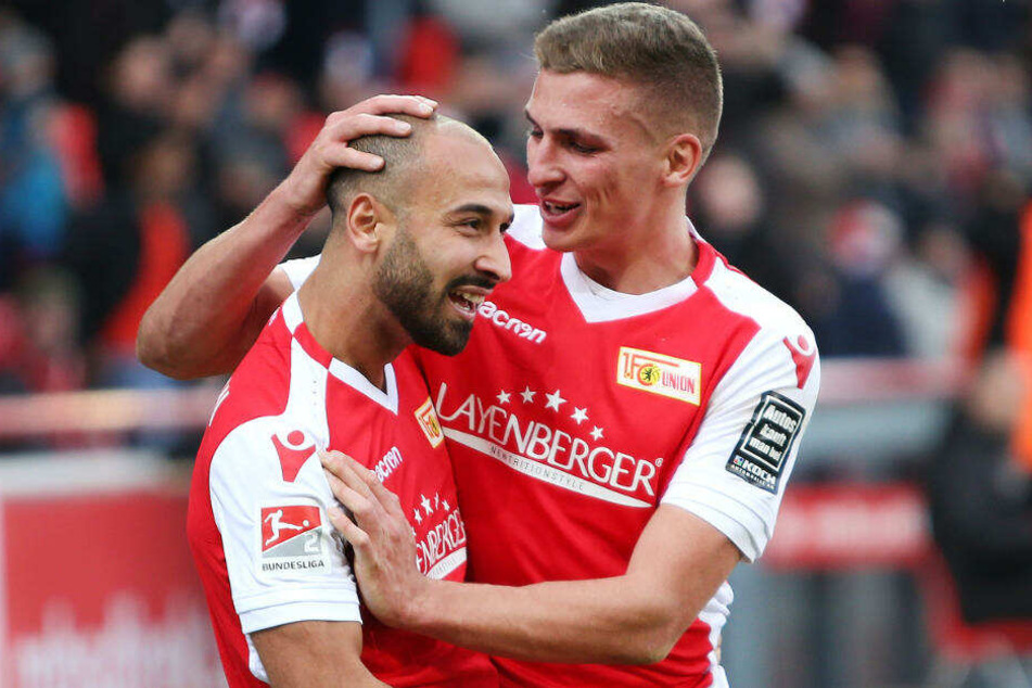 Grischa Prömel gratuliert Akaki Gogia zu seinem Treffer.