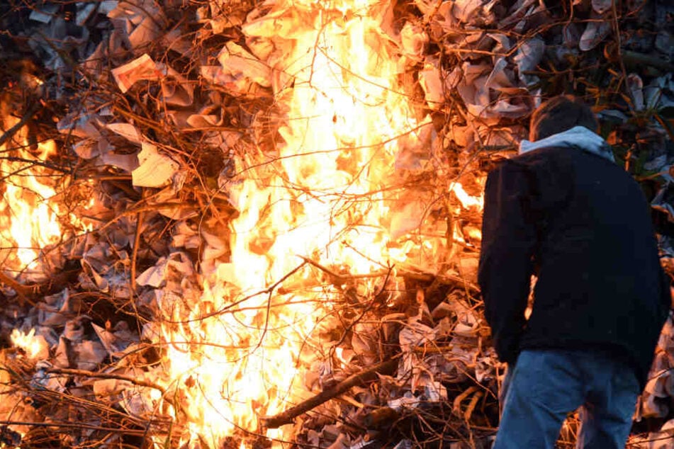 Der NABU kritisiert den Osterfeuer-Brauch.