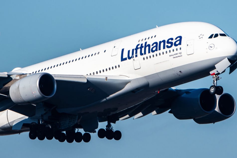 Eine Lufthansa-Maschine des Typs A380 musste auf dem Weg von München nach Miami umkehren. (Symbolbild)