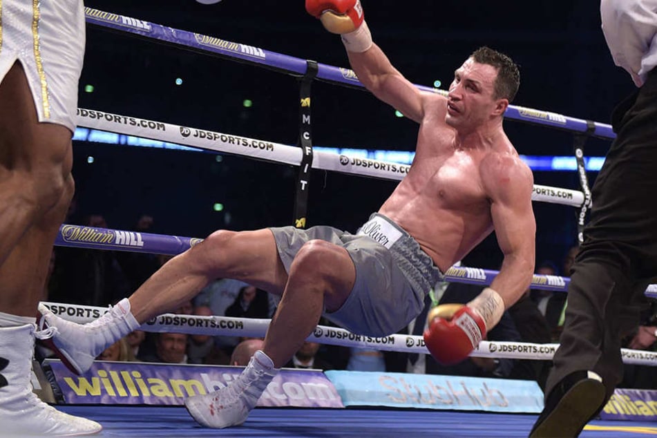 Am 29. April 2017 verlor Klitschko im Londoner Wembley-Stadion gegen Titelverteidiger Joshua nach technischem K.o. in der elften Runde.