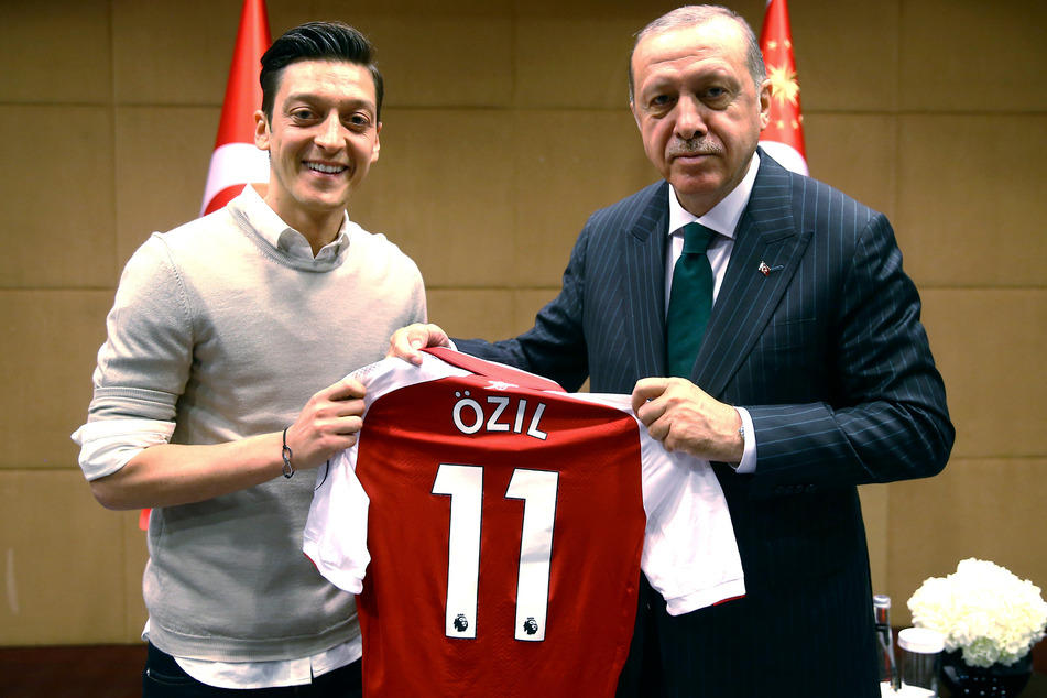 Mesut Özil sucht die Nähe von Türkei-Despot Erdogan. Nach der katastrophalen WM 2018 trat er von der Nationalmannschaft zurück.