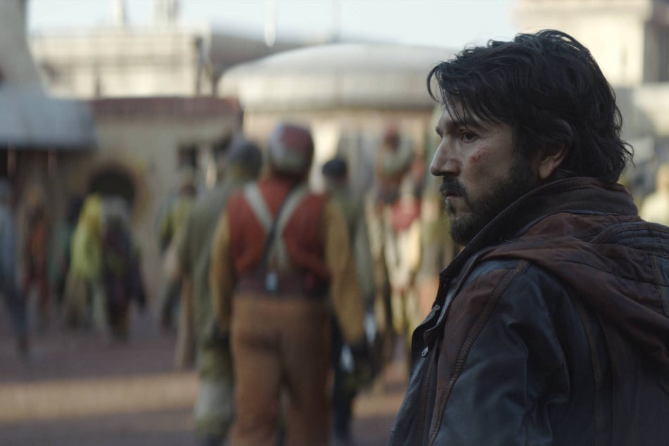 Diego Luna reprises his role as the future pilot Cassian Andor, who eventually joins the Rebel Alliance that strives to take down the Empire.