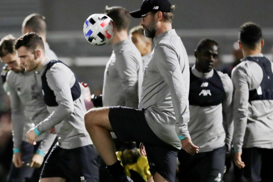Während die Reserve gegen Aston Villa randurfte, bereitet sich Jürgen Klopp mit seinen Mannen in Katar auf des Spiel gegen Monterrey vor.