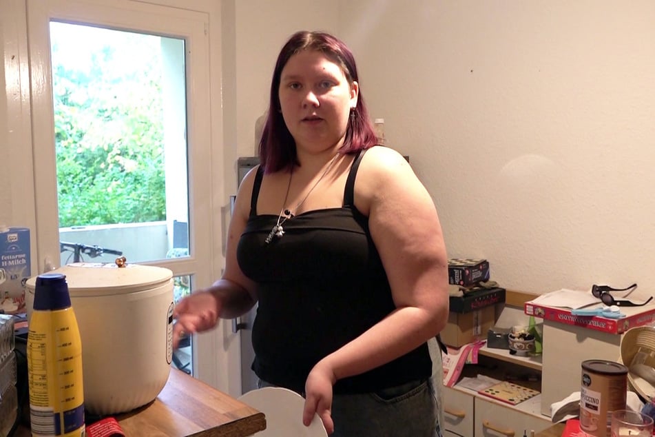 Lena (19) hat Stress mit den Ämtern.
