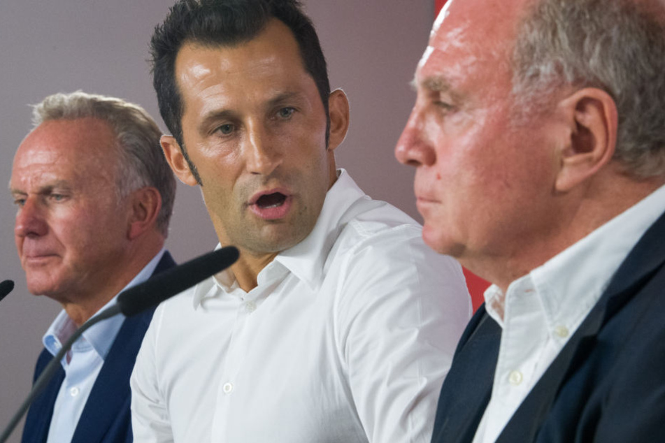 Hasan Salihamidzic (M.) hat bei der Transferpolitik des FC Bayern München eigene Vorstellungen.