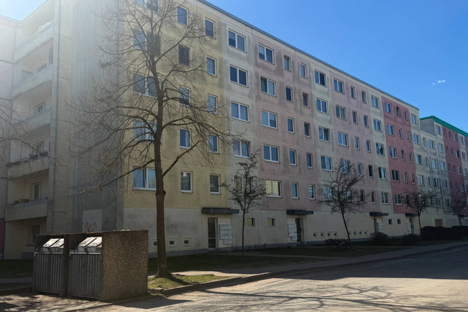 Vor diesem Häuserblock in der Straße Am Annatal soll der tödlich verwundete Mann von Zeugen entdeckt worden sein..
