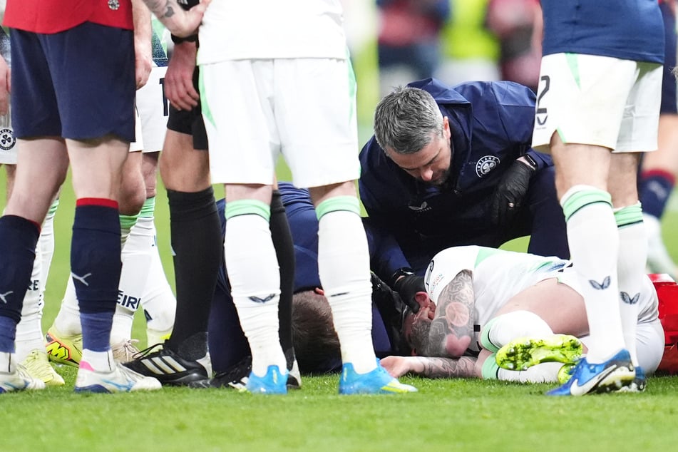Nationalspieler nach Zusammenprall bewusstlos am Boden: So geht es ihm jetzt