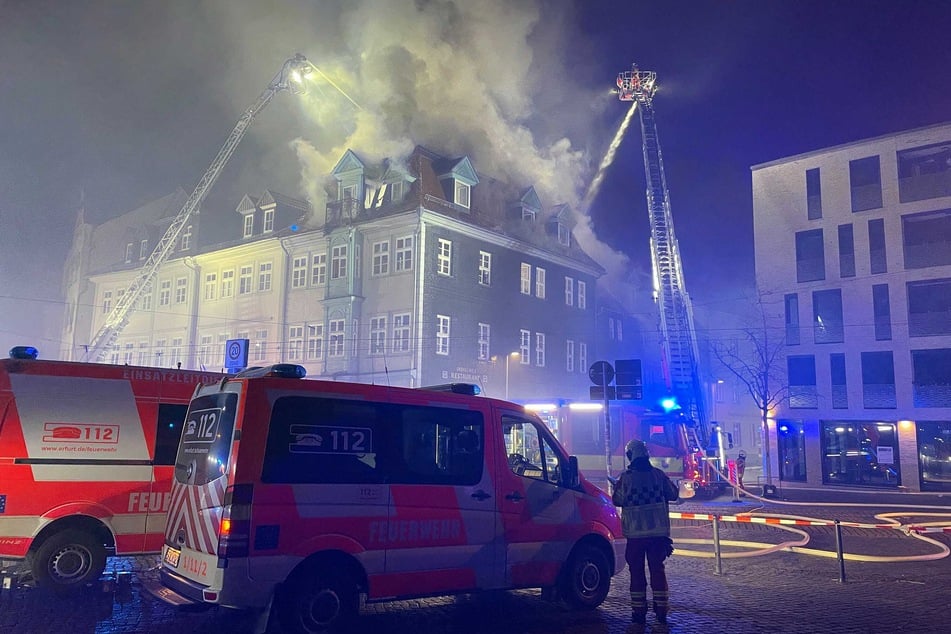 Zahlreiche Feuerwehrleute waren im Einsatz.