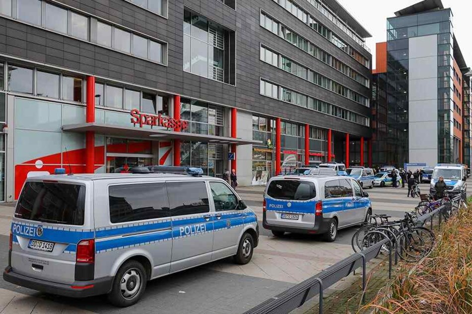Polizeieinsatz im Moritzhof: Das Rathaus registriert eine steigende Zahl an Übergriffen auf städtische Mitarbeiter.