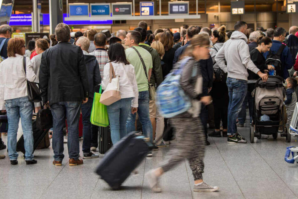 Die Bundespolizei begleitete die Demonstranten zur S-Bahn-Station (Symbolfoto).