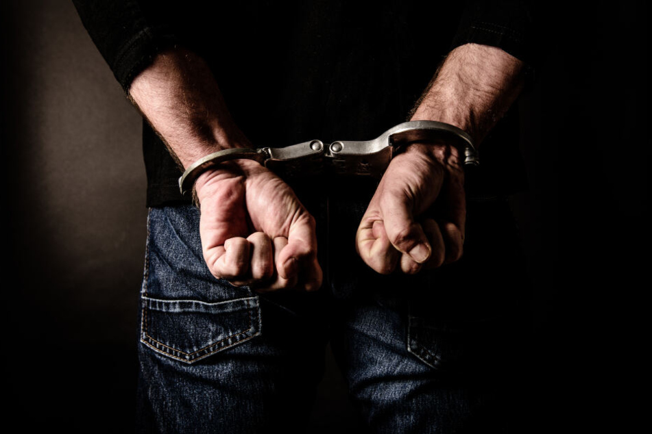 Der 23-Jährige Chemnitzer wurde zu zwei Jahre und vier Monate Haft verurteilt. (Symbolbild)
