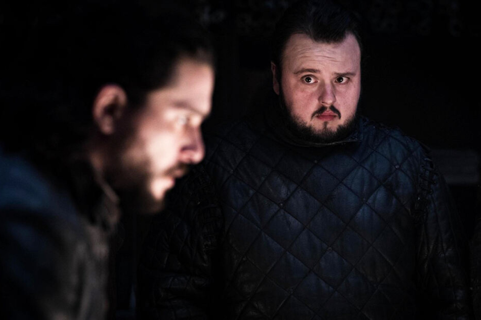 Auf Samwell Tarly (r., John Bradley) und Aegon Targaryen (Kit Harington) kommen schwere Aufgaben zu.